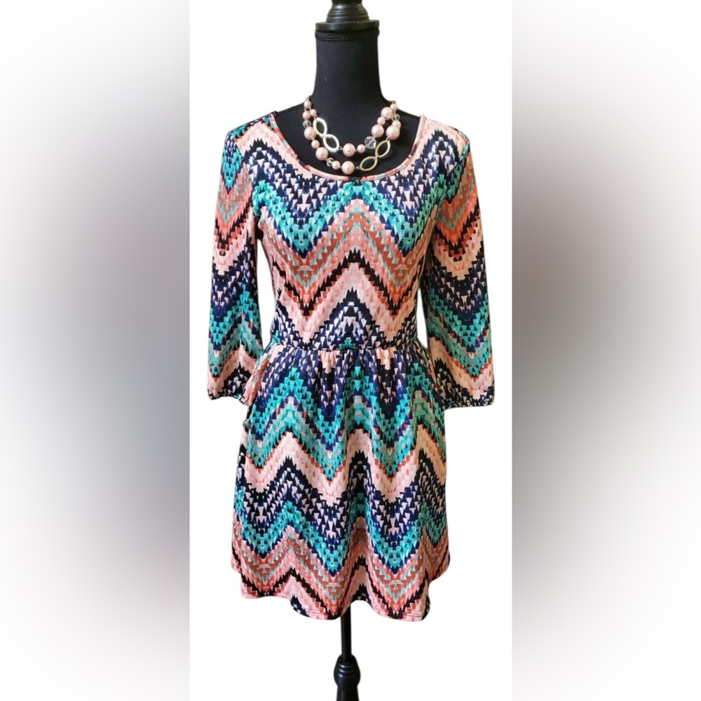 •RED CAMEL•NWOT MULTICOLOR CHEVRON BOHO 3/4 LENGTH SLEEVE MINI DRESS SIZE XS